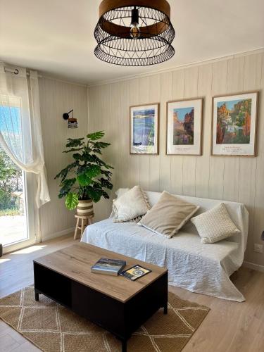 a bedroom with a bed and a coffee table at La Vilo Dòu Verdon in Roumoules