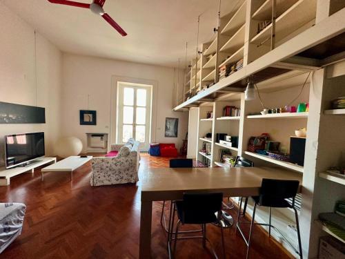 sky view apartment over the old town