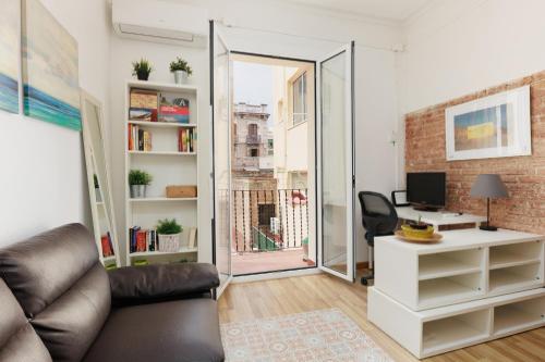 ApartEasy - Gracia Market 2bedroom with balcony