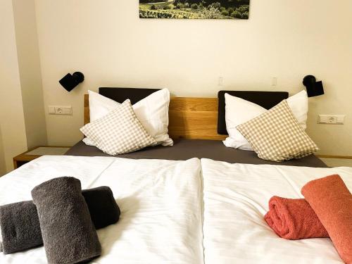 two beds with pillows on them in a bedroom at Apartment Wendehals in Vogtsburg