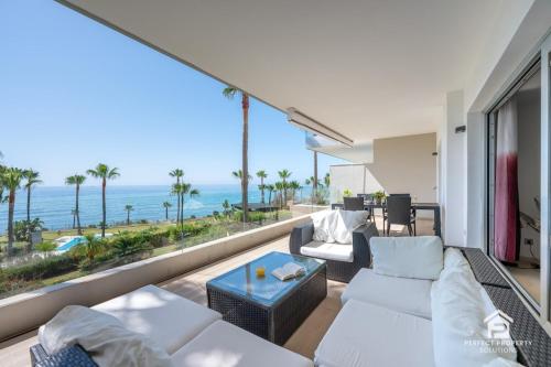 Horizon Beach Frontline 2BR with Terrace & Garage