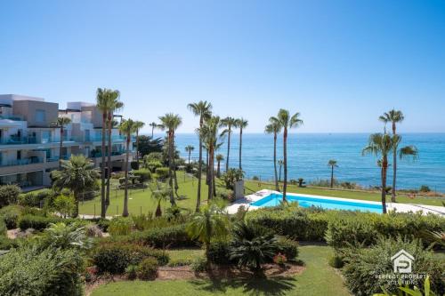 Horizon Beach Frontline 2BR with Terrace & Garage