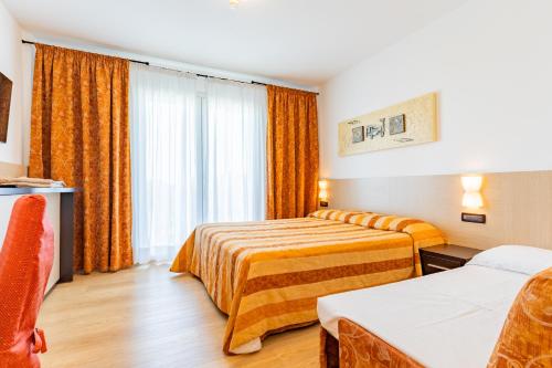 Кровать или кровати в номере Hotel Olympus