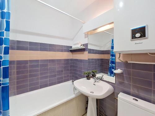 Apartment Les Pieds dans l'eau-2 by Interhome