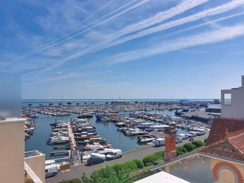 Apartment Les Pieds dans l'eau-2 by Interhome