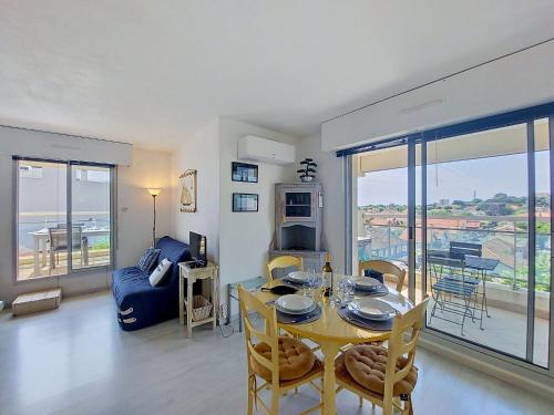 Apartment Les Pieds dans l'eau-2 by Interhome