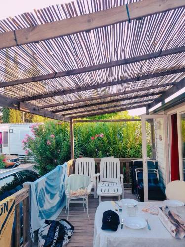 Spacious chalet with furnished terrace