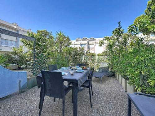 Studio Les Floralies II-17 by Interhome