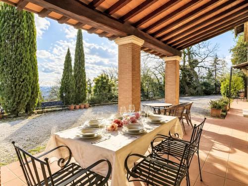 a table and chairs under a wooden pergola at Villa Le More by Interhome in Penna in Teverina