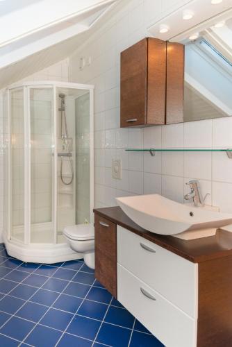 a bathroom with a sink and a toilet at Rorbuene Svolvær Havn in Svolvær