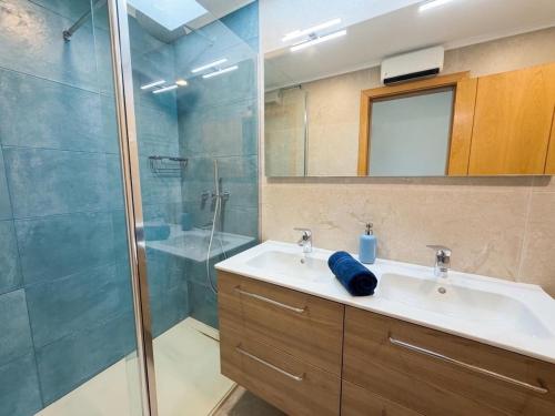 Brunos Apartment T2 with Sea View and Garage in Carvoeiro