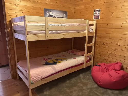 a couple of bunk beds in a room at Villa Serena offrez vous une parenthese in Le Porge