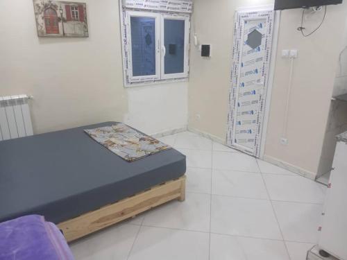a small bedroom with a bed and a window at La perle de Sétif in Sétif