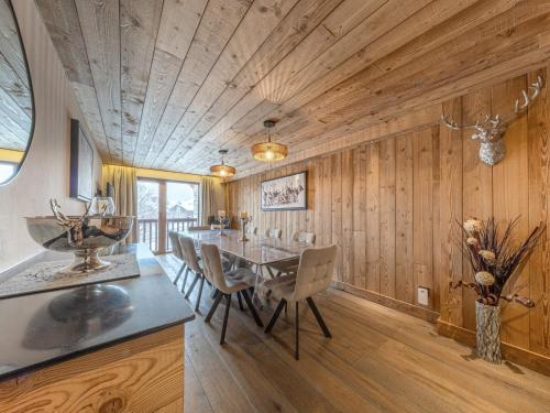 Appartement de luxe avec cheminée, balcon et services inclus, au pied de la forêt de Bellevarde