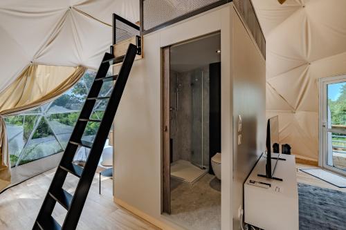 a room with a ladder in a dome tent at Pilot Mountain Glamping Resort in Pinnacle
