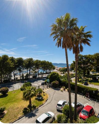 TERRASSE FACE À LA MER, proche de tout,climatisé au calme