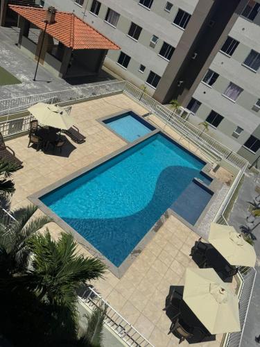 an overhead view of a swimming pool in a hotel at Day aconchego in Aracaju