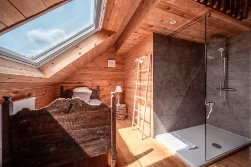 a bathroom with a glass shower in a room at Les Gîtes de Sprimont - Le Cosy in Sprimont