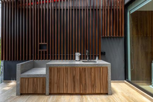 a bathroom with a sink and a chair at Capitalia Temistocles Polanco in Mexico City