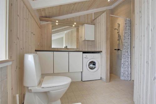 a bathroom with a toilet and a washer and dryer at 30078-Malling-Peter-Eriksensvej-21 in Malling