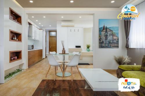 Gabrijel Apartments Makarska 2