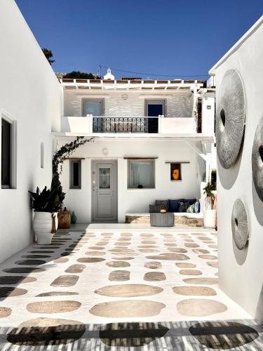 Merriam mykonos town