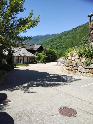 a street with a building and a tree and a manhole at location Ax les Thermes in Ax-les-Thermes