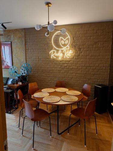 a dining room with a table and chairs and a brick wall at Rudy Kot in Gdańsk