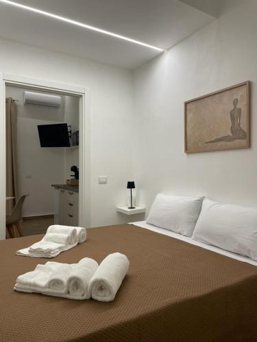 a bedroom with a bed with towels on it at Maiori Vacation Home in Cinisi