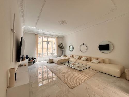 Luxury Designer Appartment - Sea View AC
