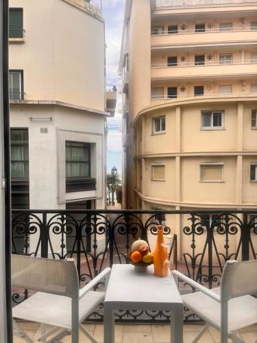 Luxury Designer Appartment - Sea View AC