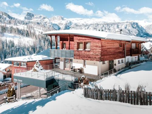 a rendering of a house in the snow at Klimahaus Dep. La Fradora in San Cassiano