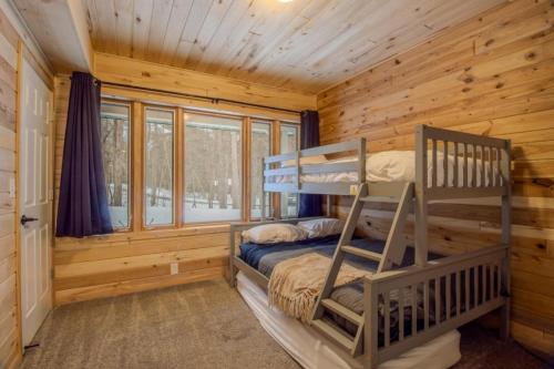a bedroom with bunk beds in a log cabin at CrossLake Getaway in Cross Lake