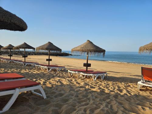 StayHub Quarteira Sea Breeze 2Min Walk to the Beach