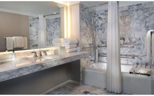 Gallery image of La Playa Beach & Golf Resort, a Noble House Resort in Naples