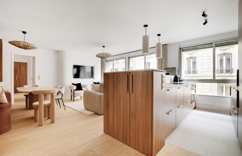 An exquisite 3-bedroom 3-bathroom apartment in Trocadéro - Eiffel Tower