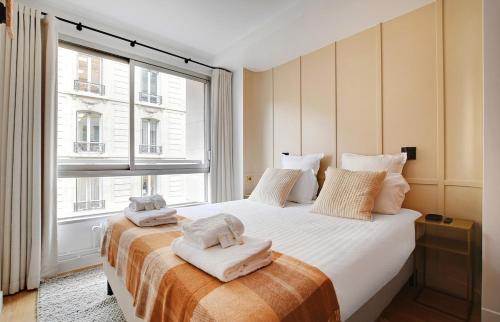 An exquisite 3-bedroom 3-bathroom apartment in Trocadéro - Eiffel Tower