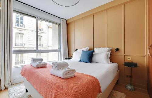 An exquisite 3-bedroom 3-bathroom apartment in Trocadéro - Eiffel Tower