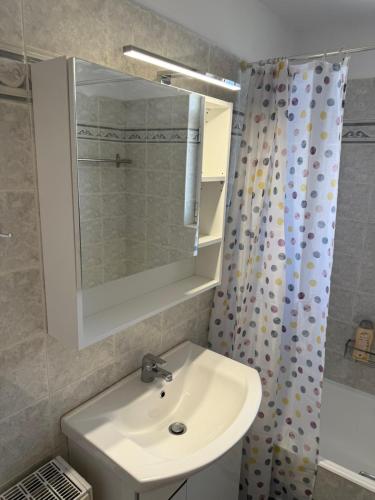 Luxury apartment next to the Airport and Coast Artemida Fully Renovated June 2026
