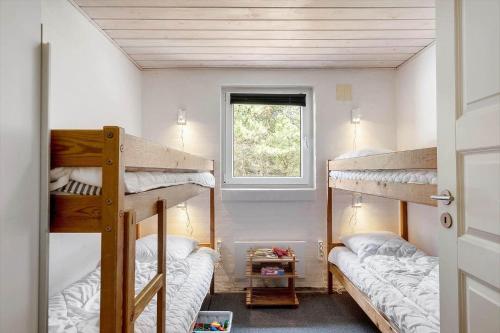 two bunk beds in a small room with a window at 1056-Klegod-Lyngvejen-10 in Klegod