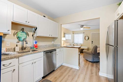 Renovated 2BR First Floor Forest Beach Condo photo 7
