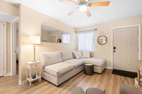 Renovated 2BR First Floor Forest Beach Condo photo 1