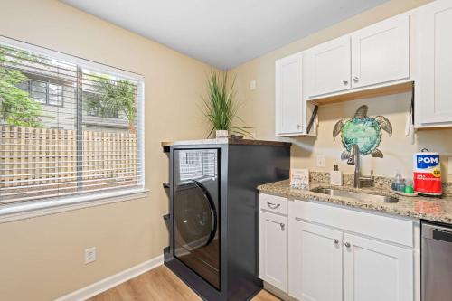 Renovated 2BR First Floor Forest Beach Condo photo 13