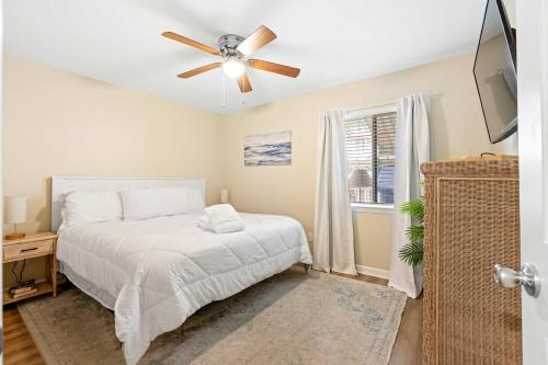 Renovated 2BR First Floor Forest Beach Condo photo 3
