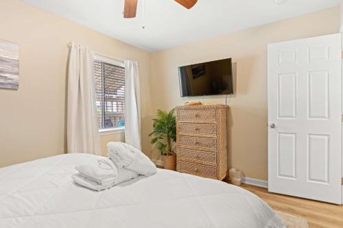 Renovated 2BR First Floor Forest Beach Condo photo 15
