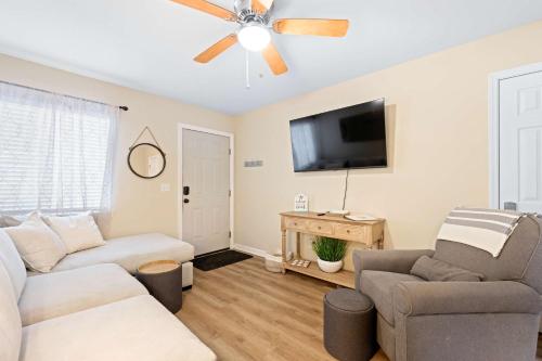 Renovated 2BR First Floor Forest Beach Condo photo 18