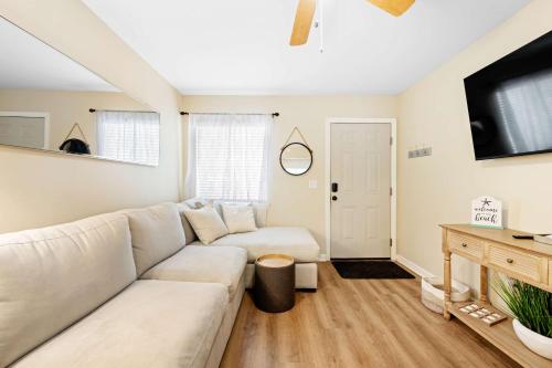 Renovated 2BR First Floor Forest Beach Condo photo 19