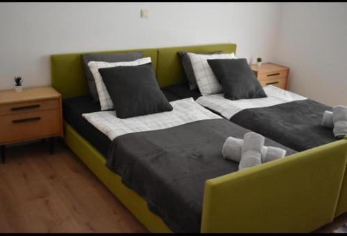 two beds sitting next to each other in a bedroom at Elma in Kampor