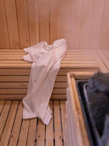 a towel sitting on the floor of a sauna at Alyasa Village in Jbeil