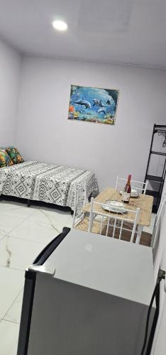 a room with a table and chairs and a bed at Apartment Torres in Manuel Antonio